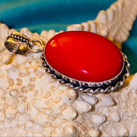 Italian Coral vintage handcrafted pendant - Picture 4 of 6